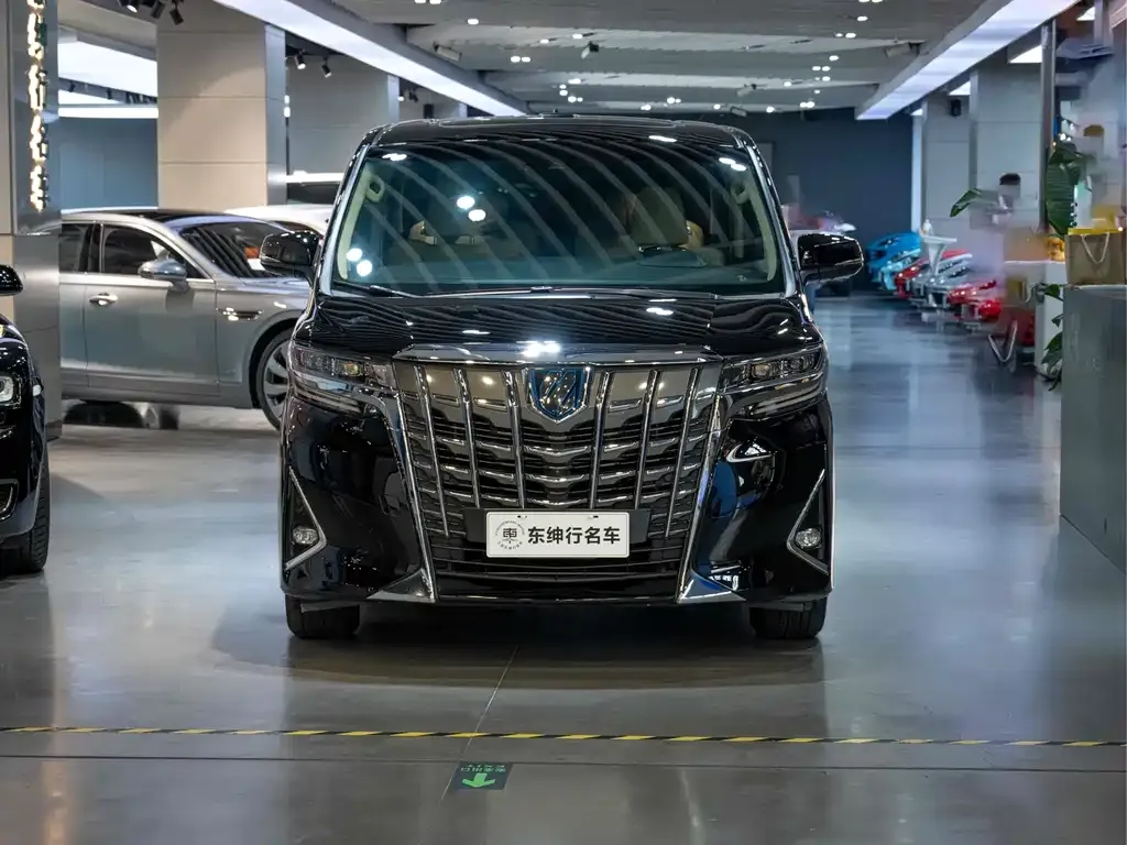 Toyota Alphard — фото 2