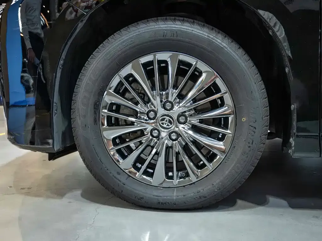 Toyota Alphard — фото 5