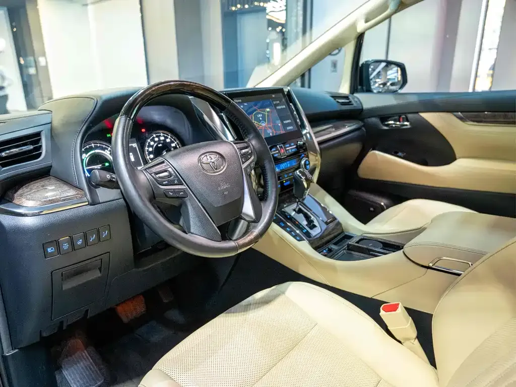 Toyota Alphard — фото 6