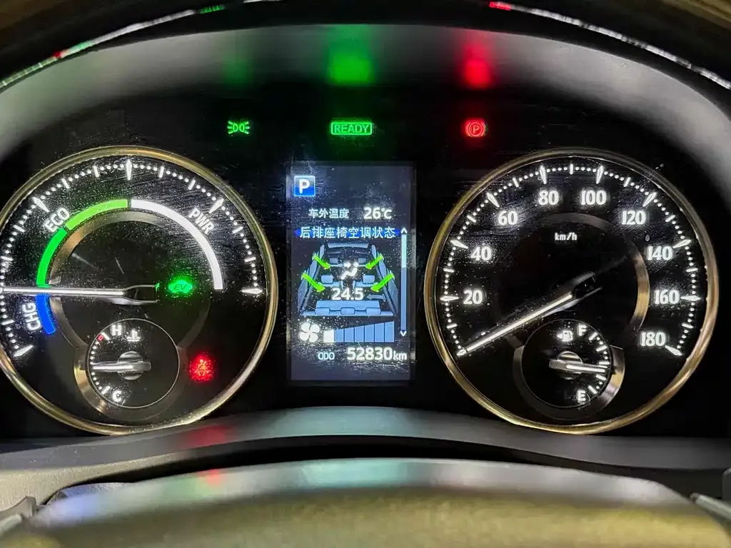 Toyota Alphard — фото 8