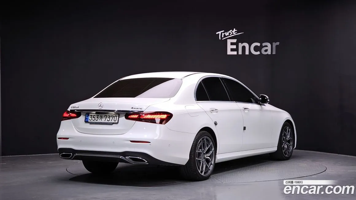 Mercedes-Benz E-Class — фото 2