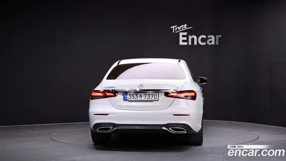 Mercedes-Benz E-Class — фото 4