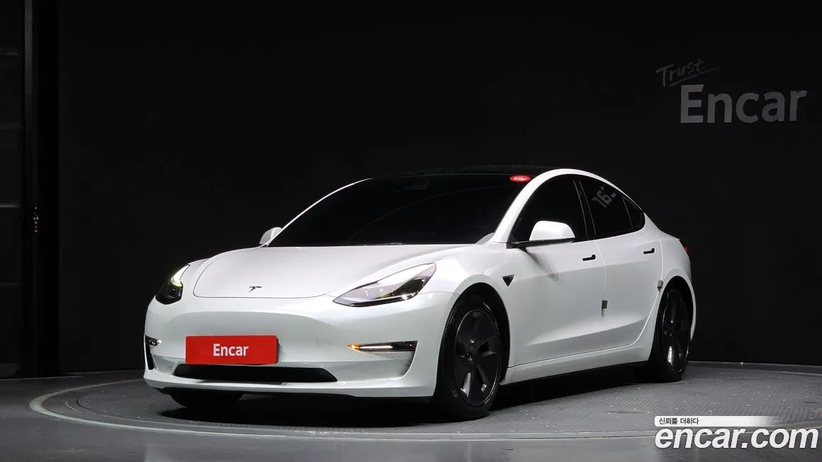 Tesla Model 3 — фото 1