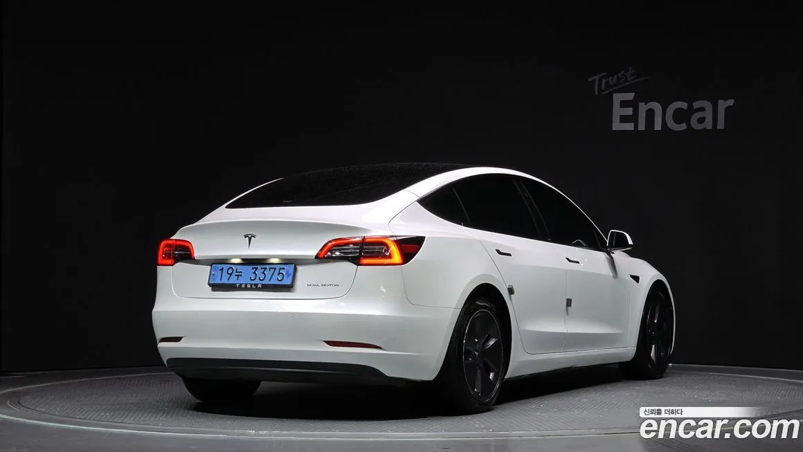 Tesla Model 3 — фото 2