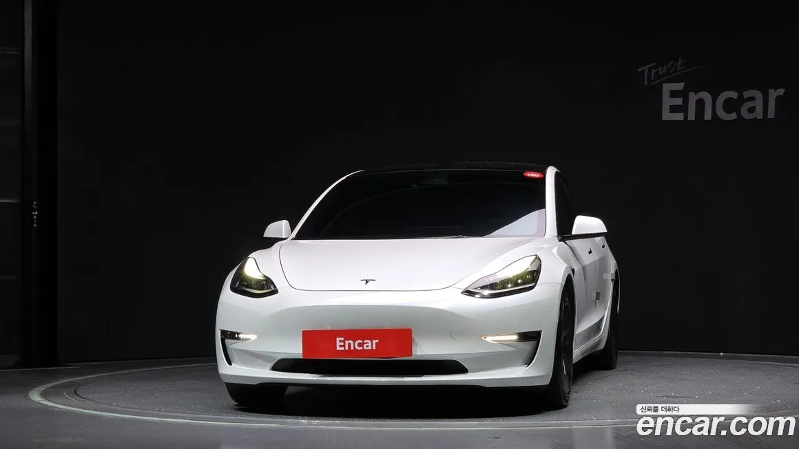 Tesla Model 3 — фото 3