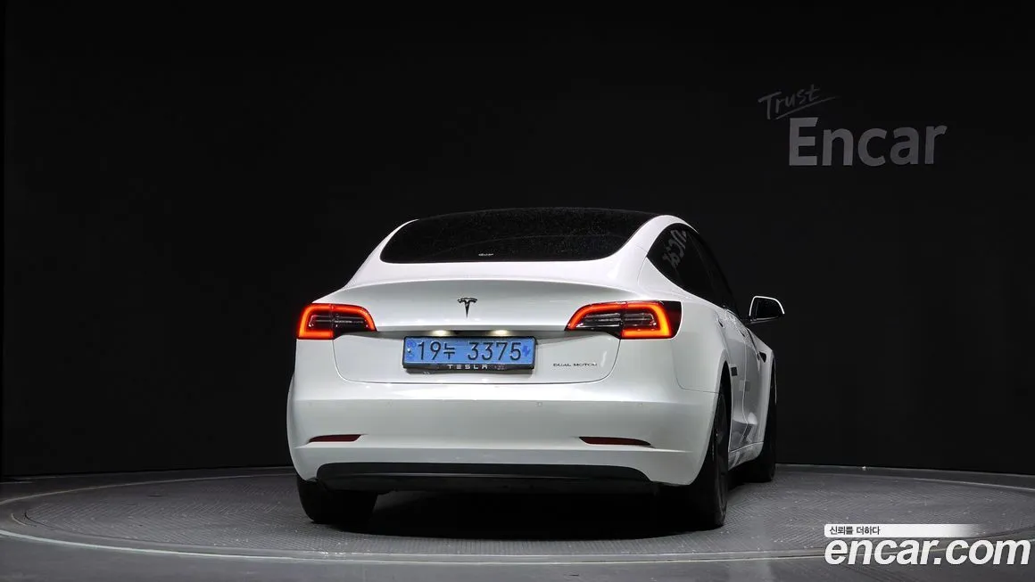 Tesla Model 3 — фото 4