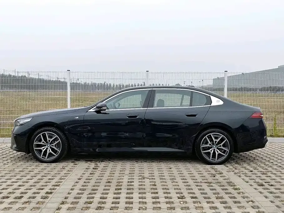 BMW i5 — фото 4