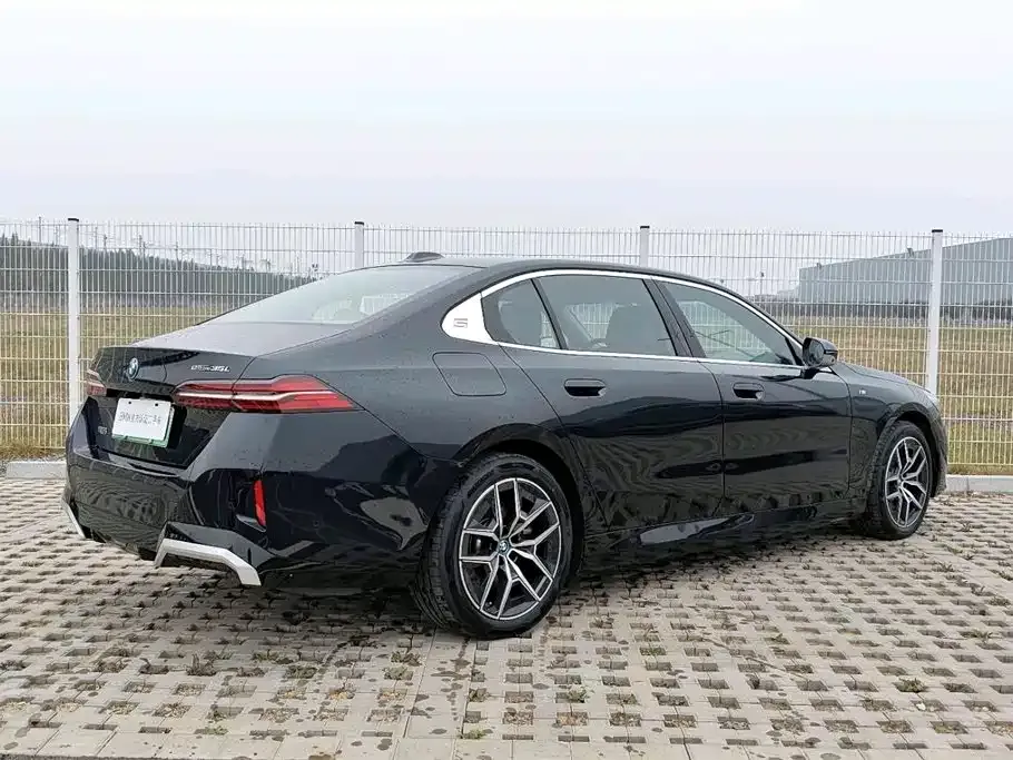 BMW i5 — фото 5