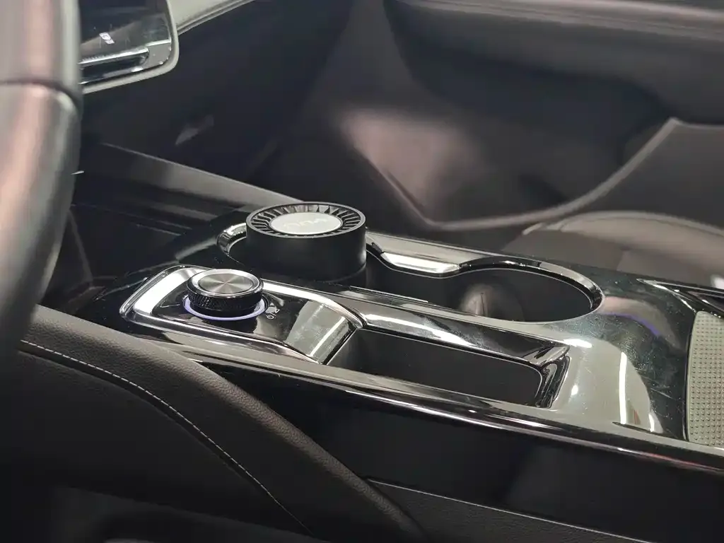 Buick Envision Plus — фото 4