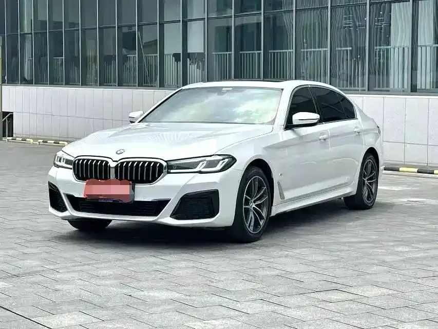 BMW 5 Series — фото 1