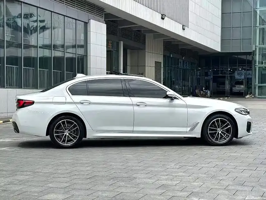 BMW 5 Series — фото 9