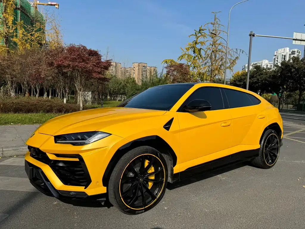 Lamborghini Urus — фото 1