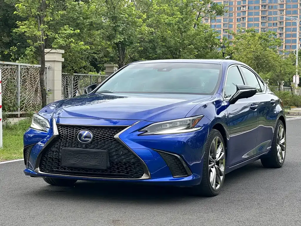 Lexus ES — фото 1