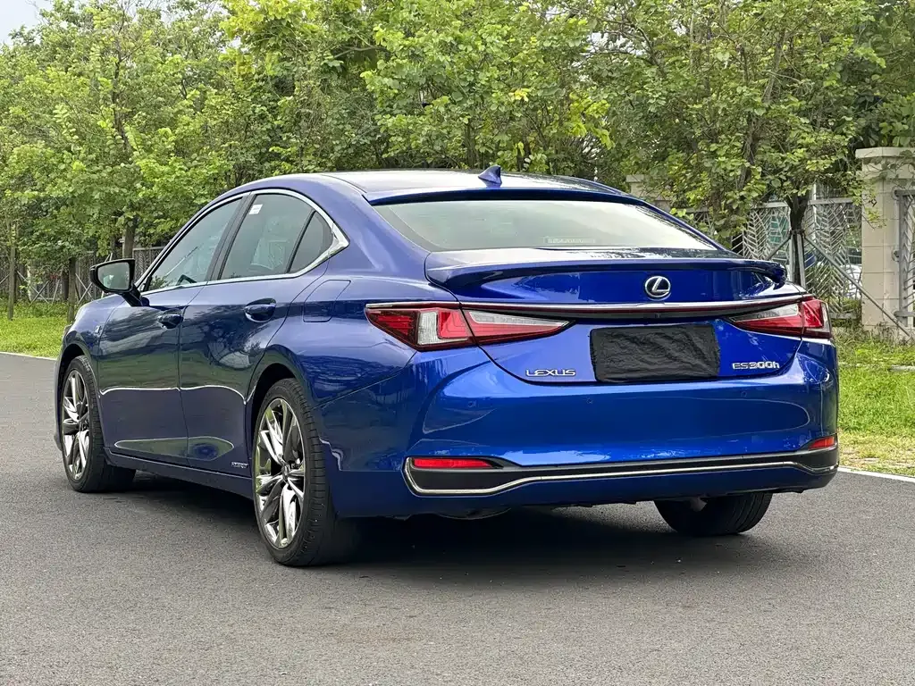 Lexus ES — фото 4