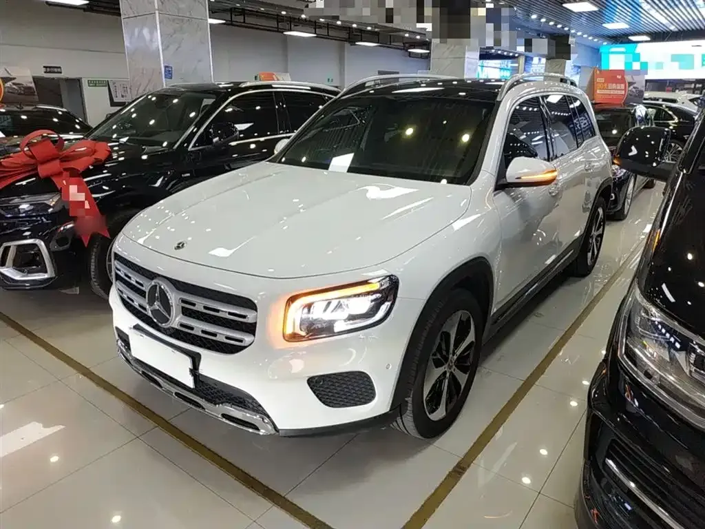 Mercedes-Benz GLB — фото 1