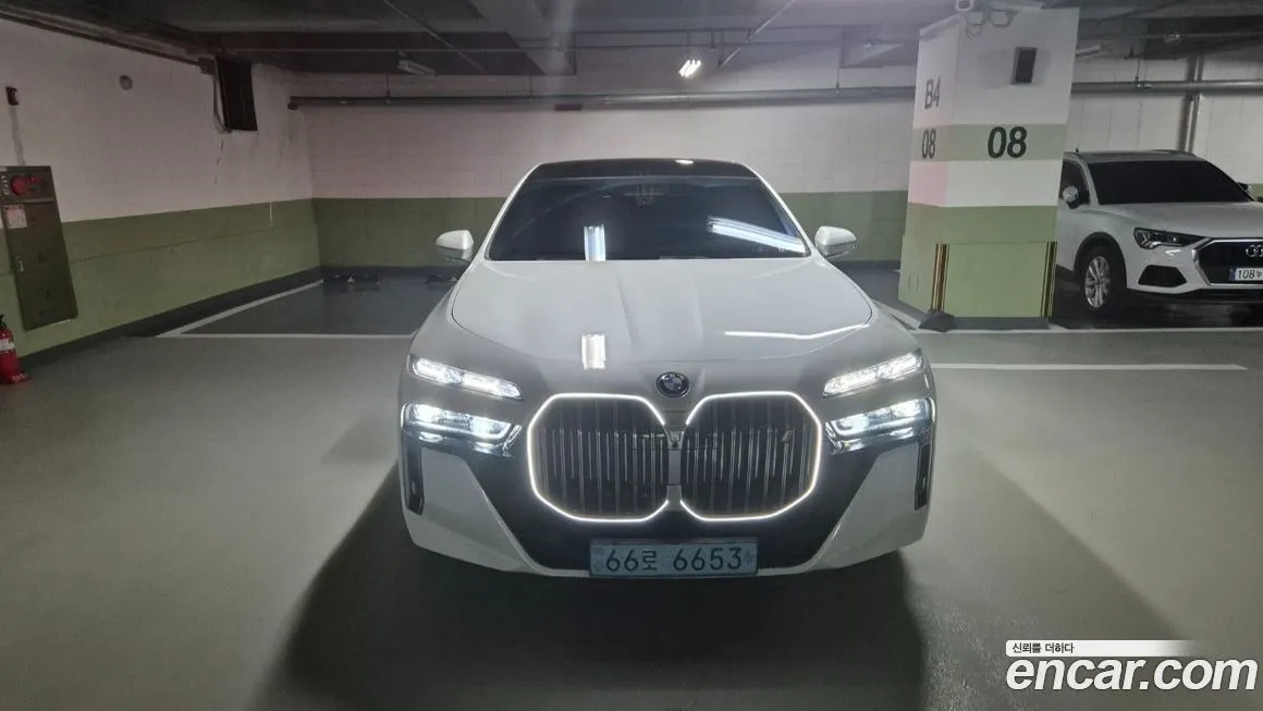 BMW i7 — фото 2
