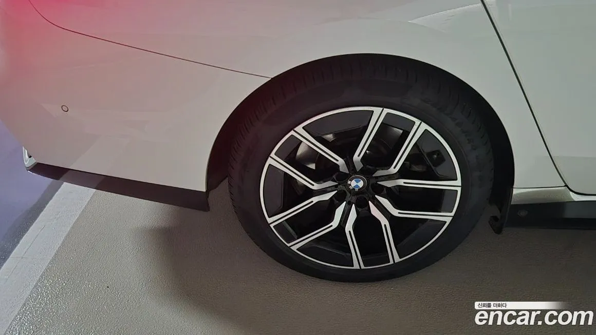 BMW i7 — фото 6