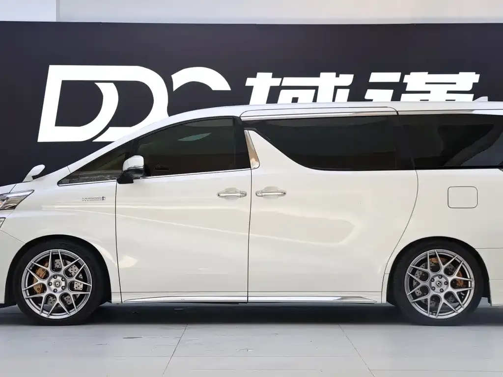 Toyota Vellfire — фото 3