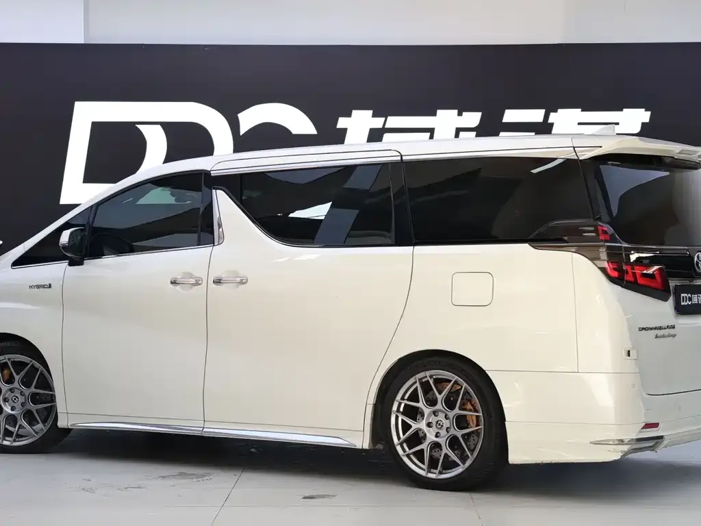 Toyota Vellfire — фото 6