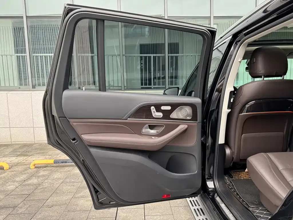 Mercedes-Benz GLS — фото 10