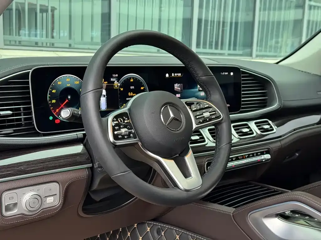 Mercedes-Benz GLS — фото 8