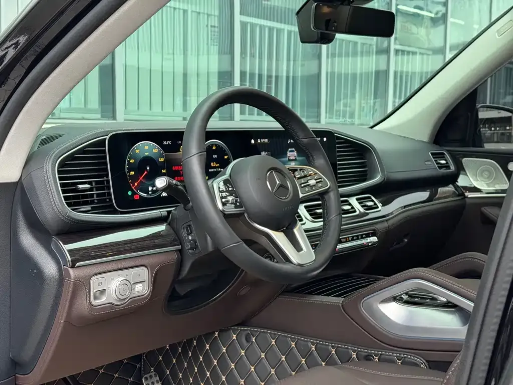 Mercedes-Benz GLS — фото 9