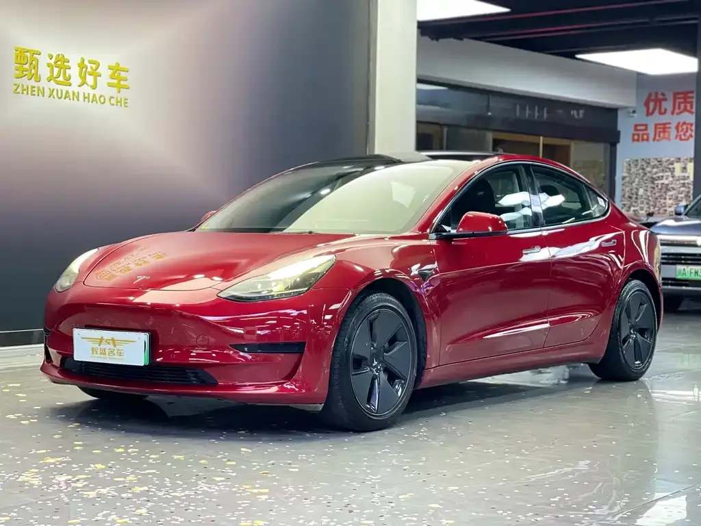 Tesla Model 3 — фото 1