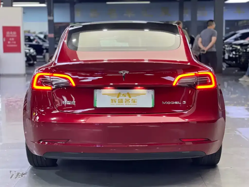 Tesla Model 3 — фото 4