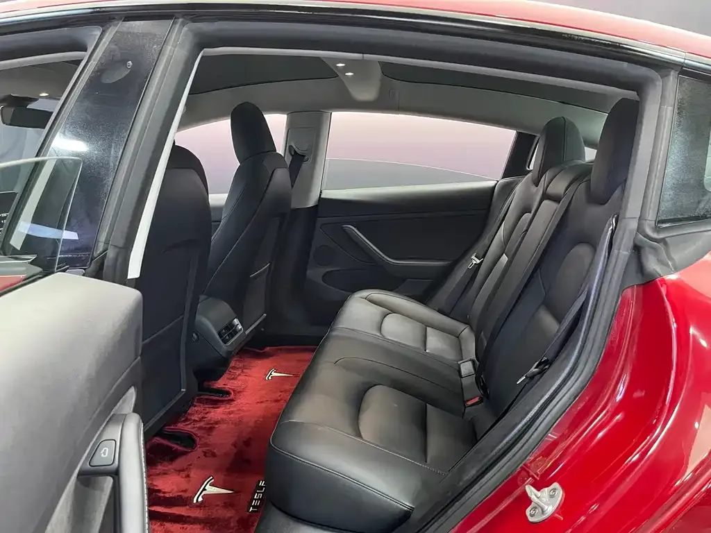Tesla Model 3 — фото 6
