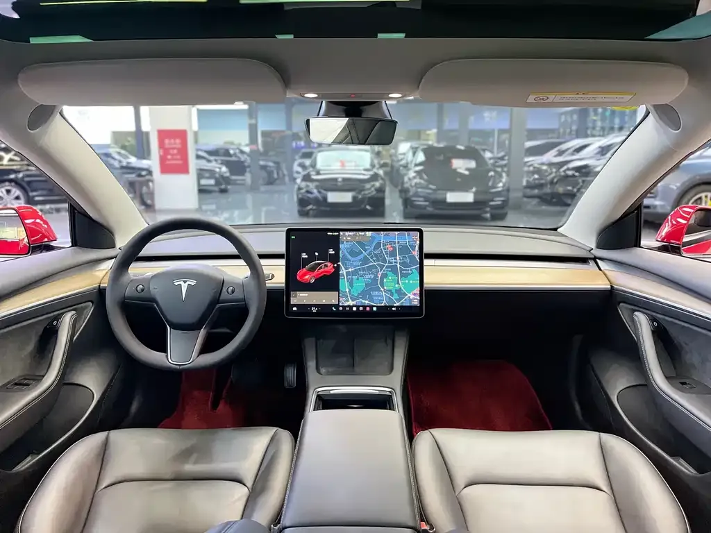 Tesla Model 3 — фото 9