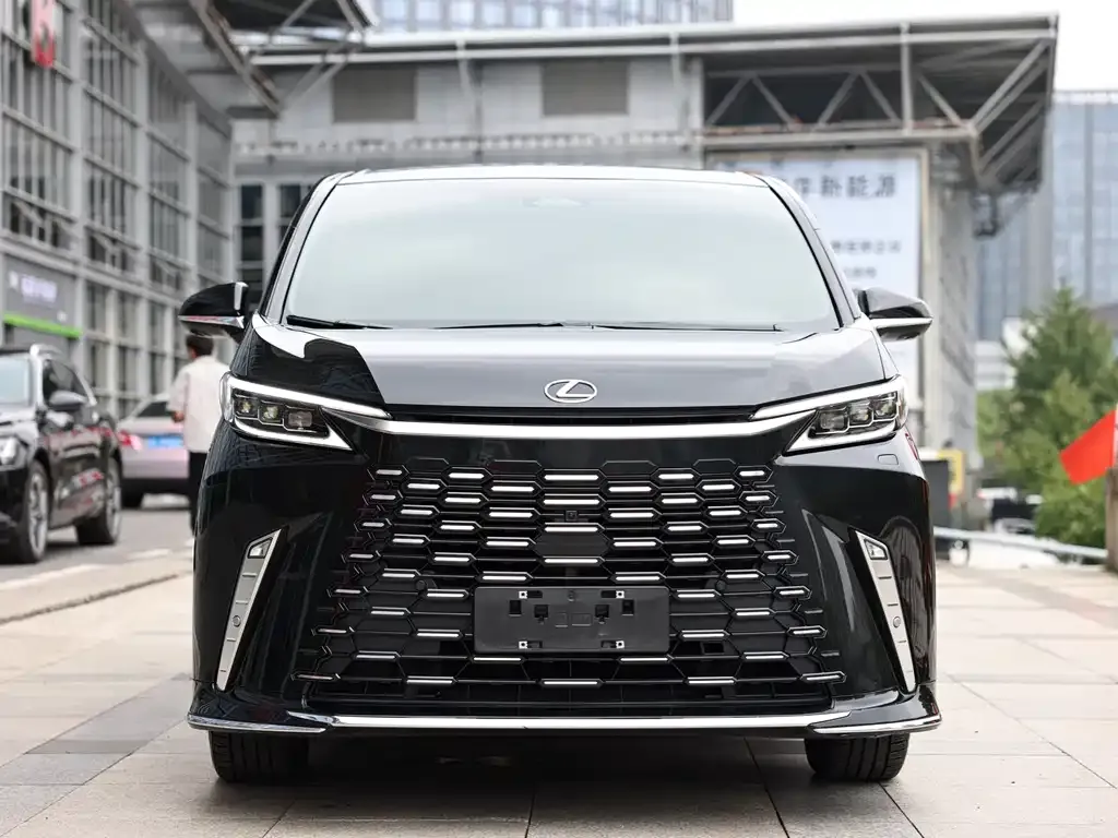 Lexus LM — фото 3