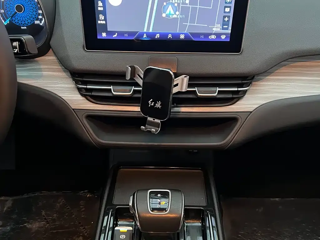 Hongqi E-QM5 — фото 9