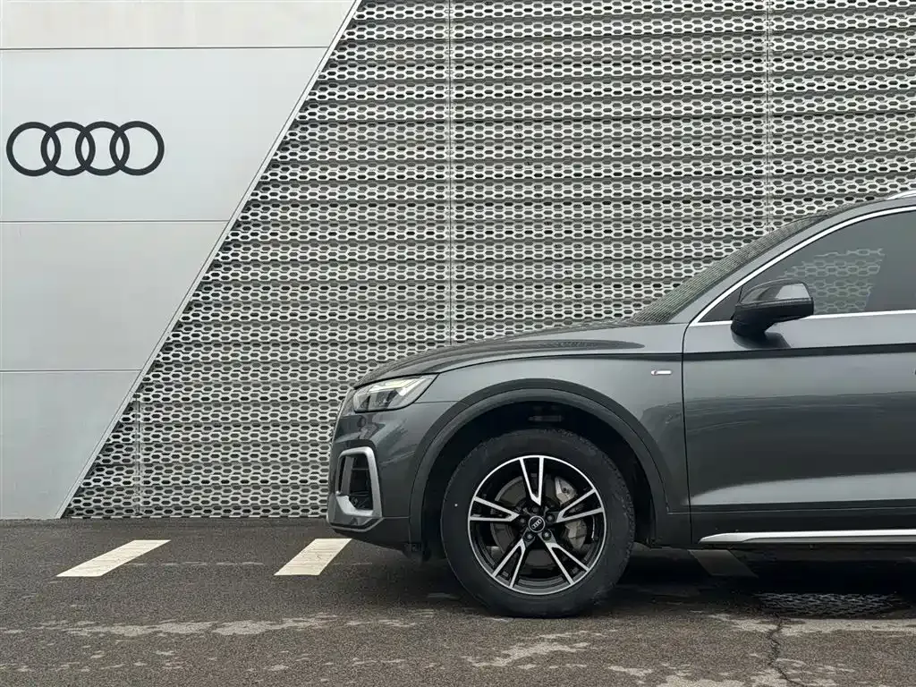 Audi Q5L — фото 4