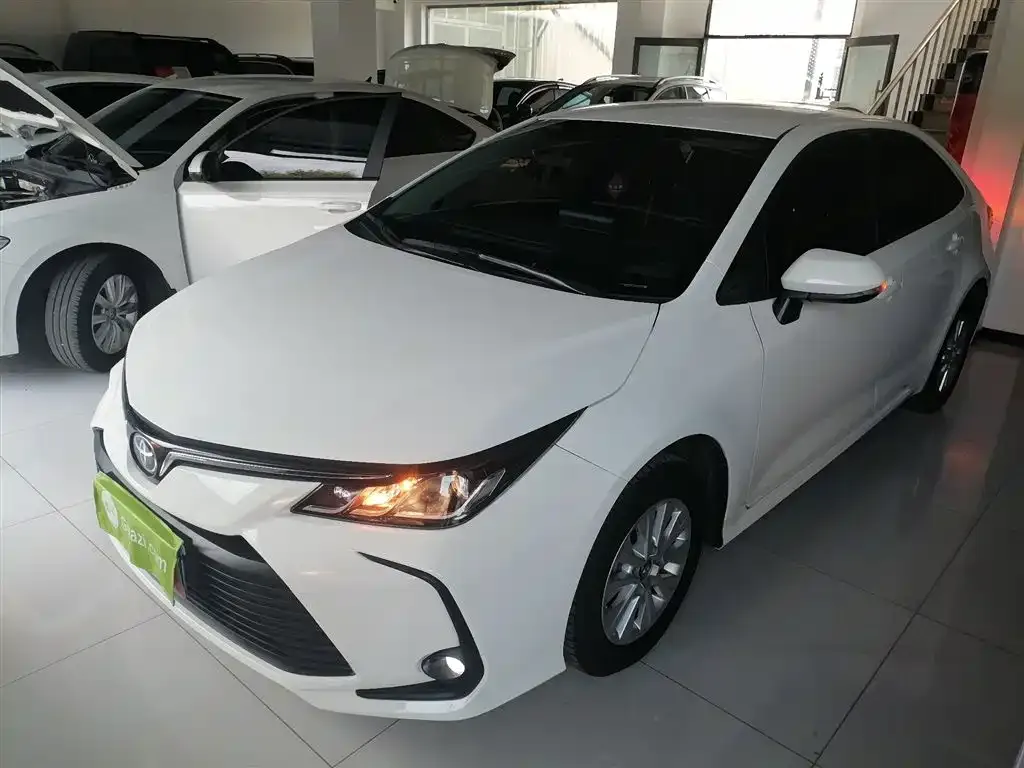 Toyota Corolla — фото 1