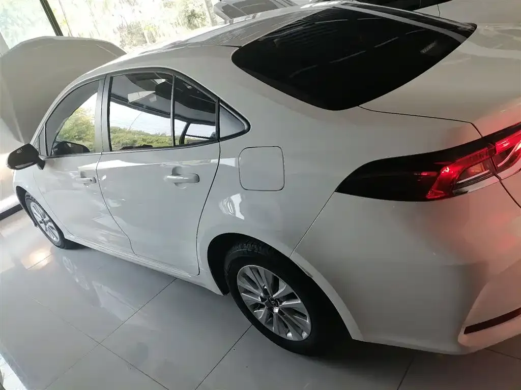 Toyota Corolla — фото 5