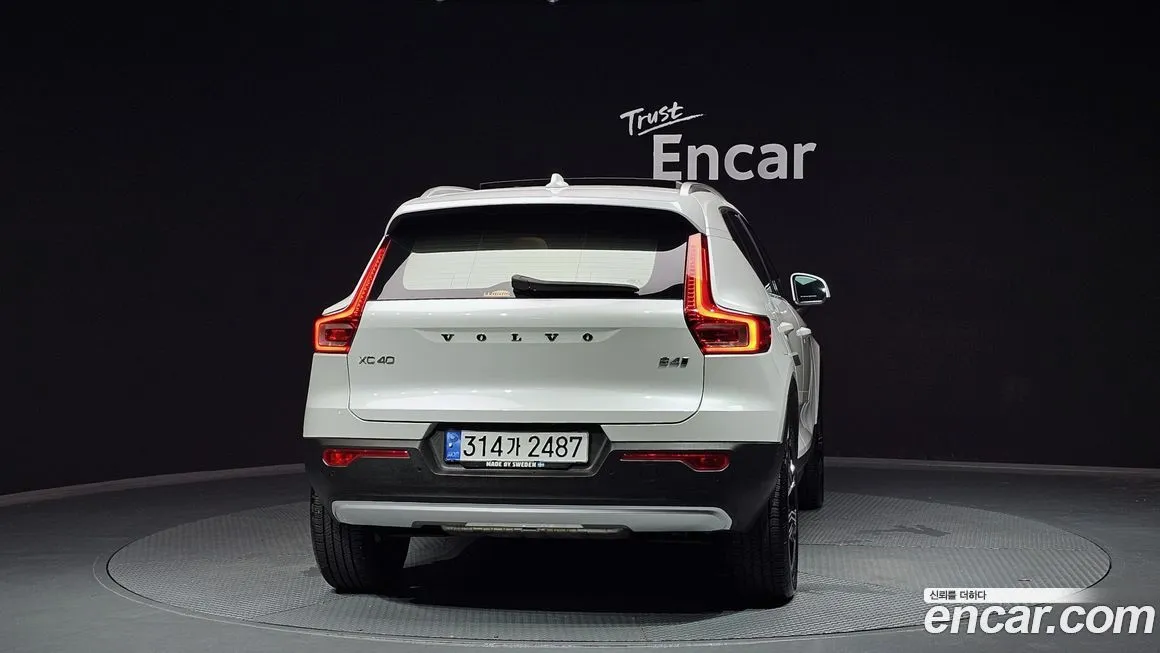 Volvo XC40 — фото 4