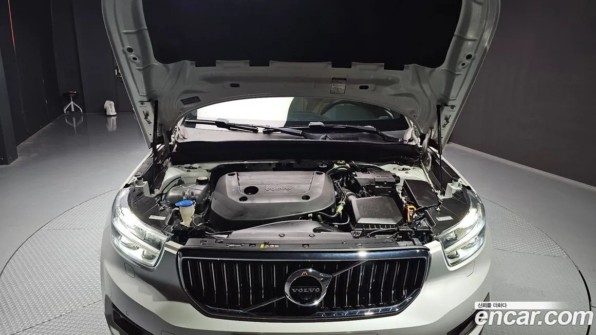 Volvo XC40 — фото 6