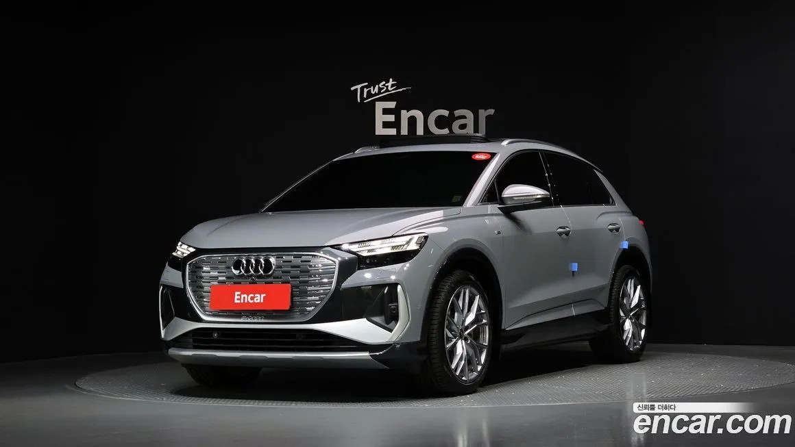 Audi Q4 e-tron — фото 1