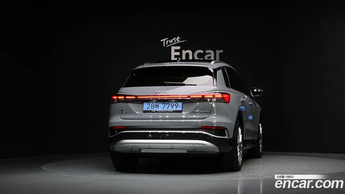Audi Q4 e-tron — фото 4