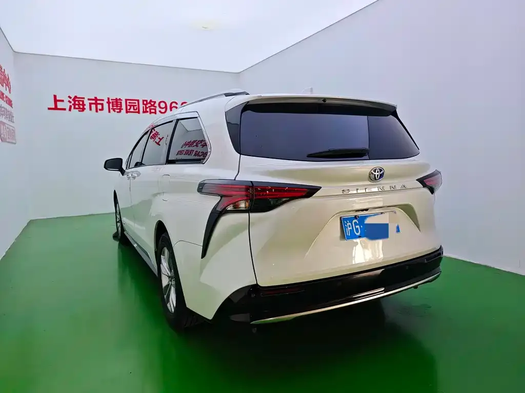 Toyota Sienna — фото 6