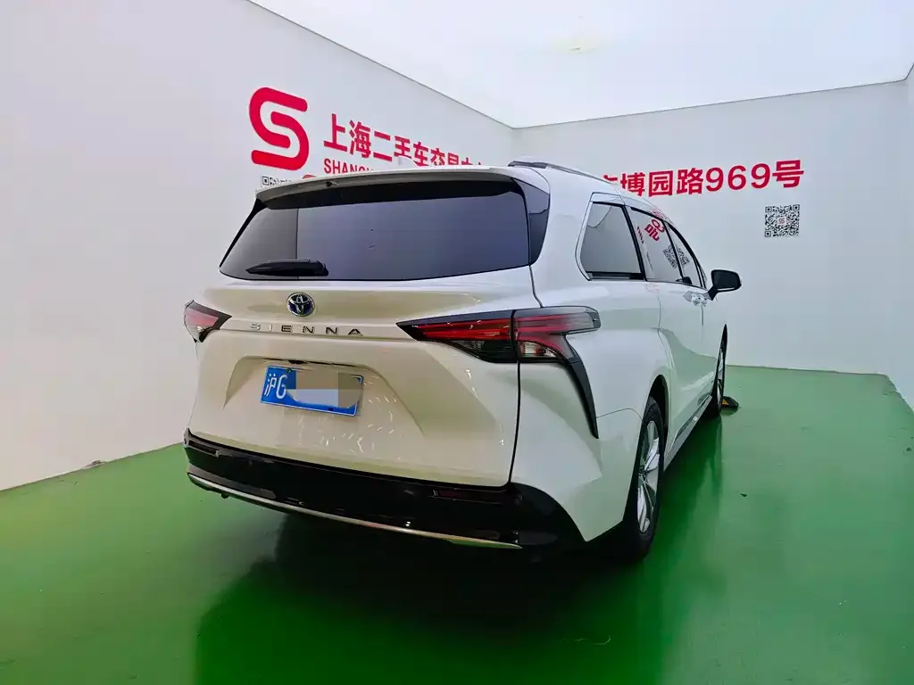 Toyota Sienna — фото 8