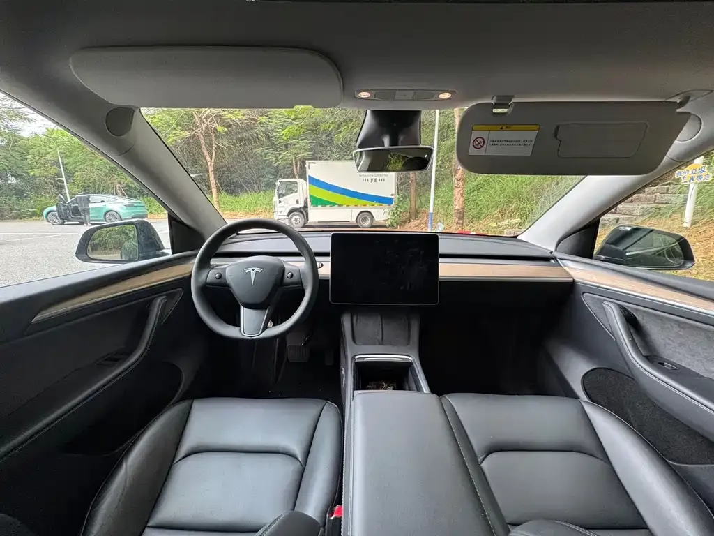 Tesla Model Y — фото 7
