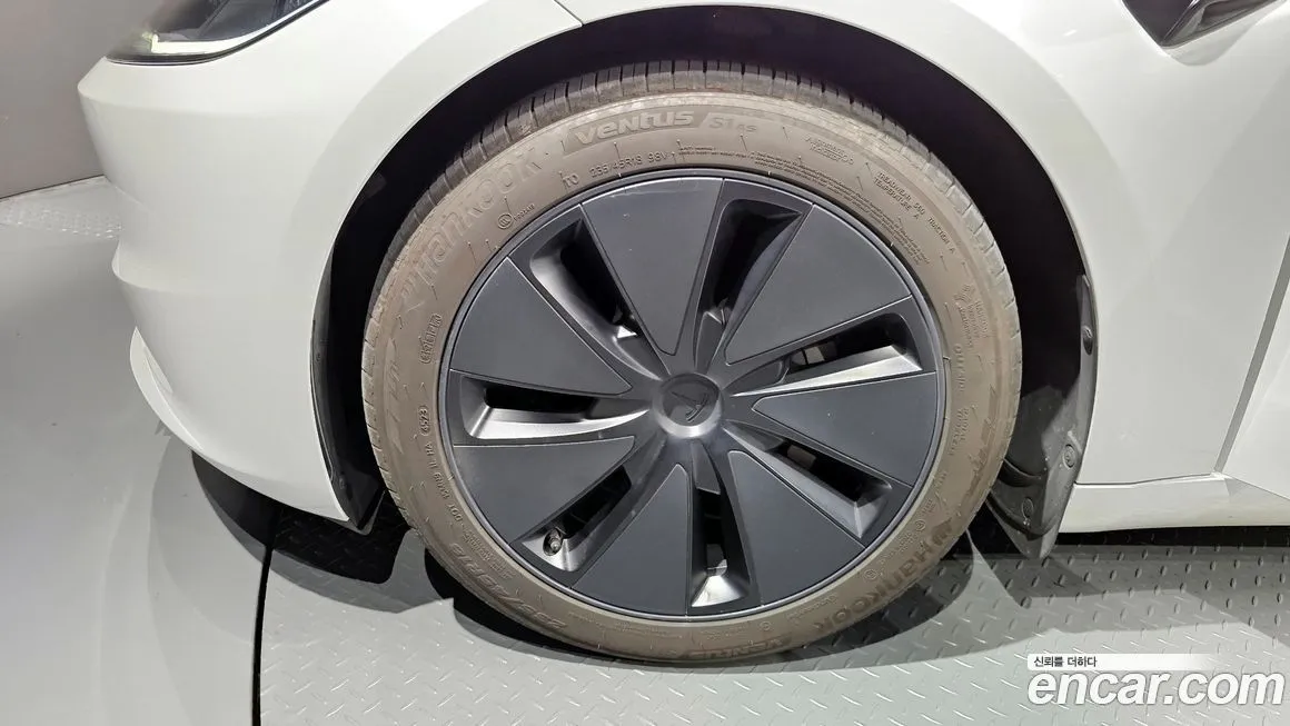 Tesla Model 3 — фото 5