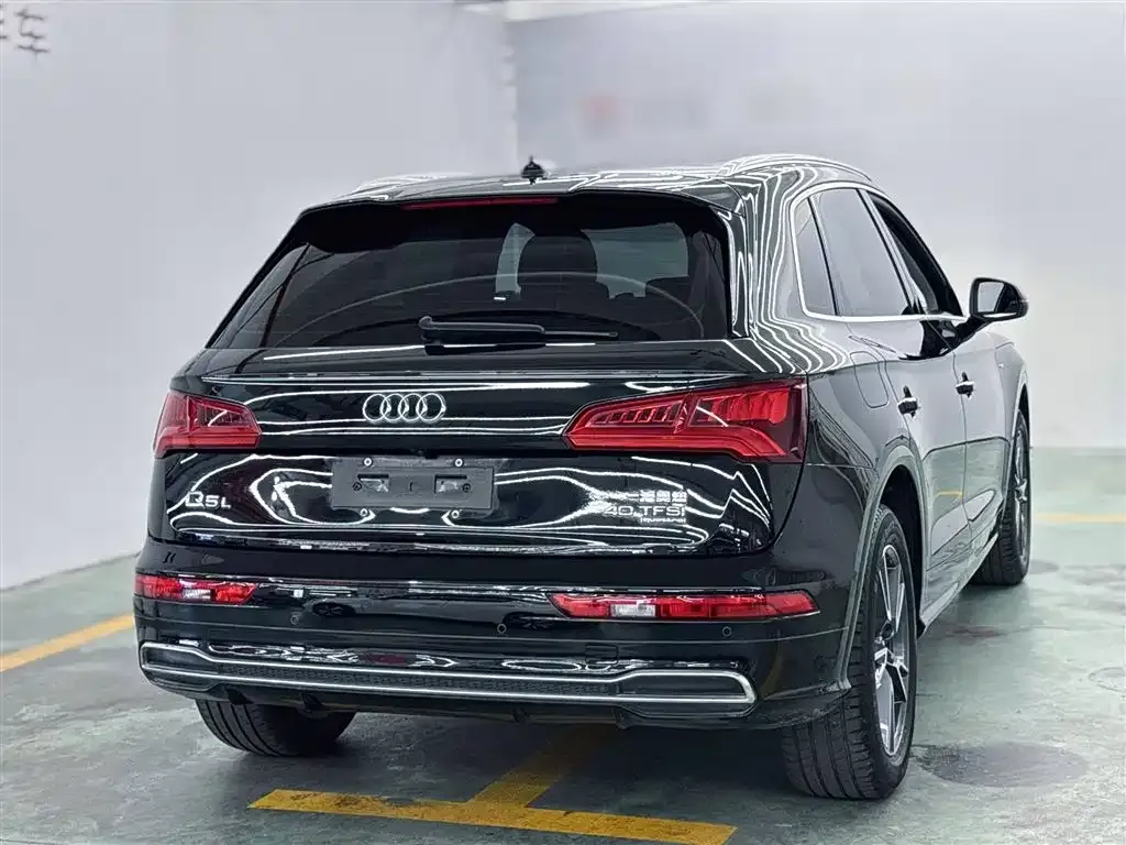 Audi Q5L — фото 10