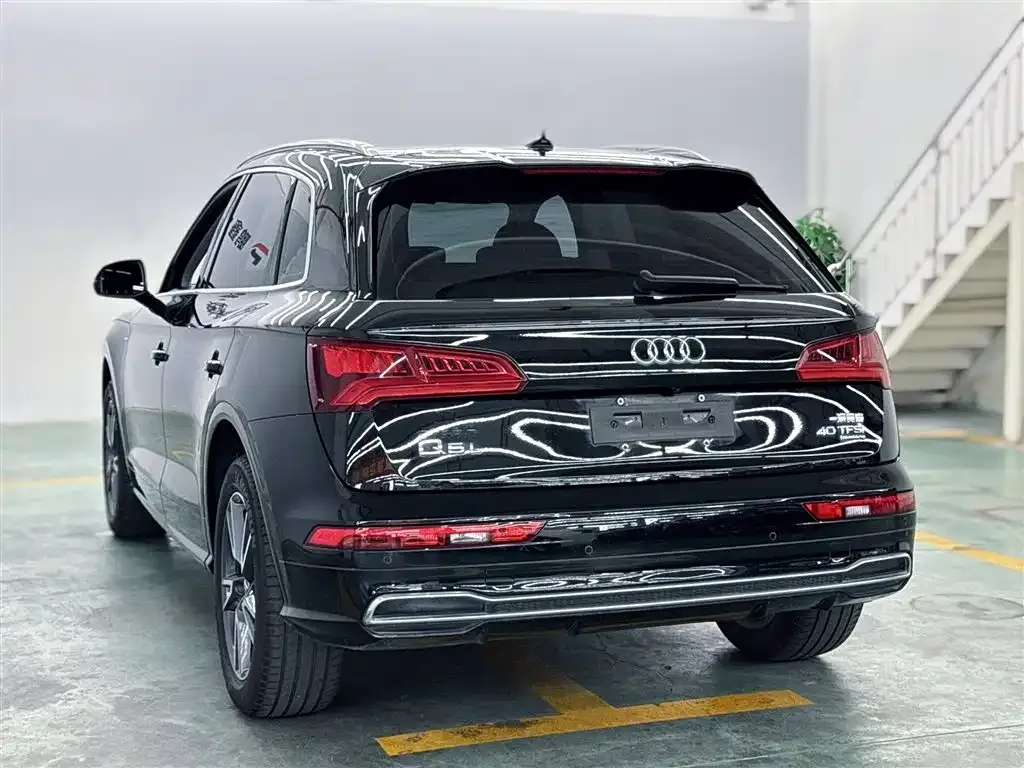 Audi Q5L — фото 8