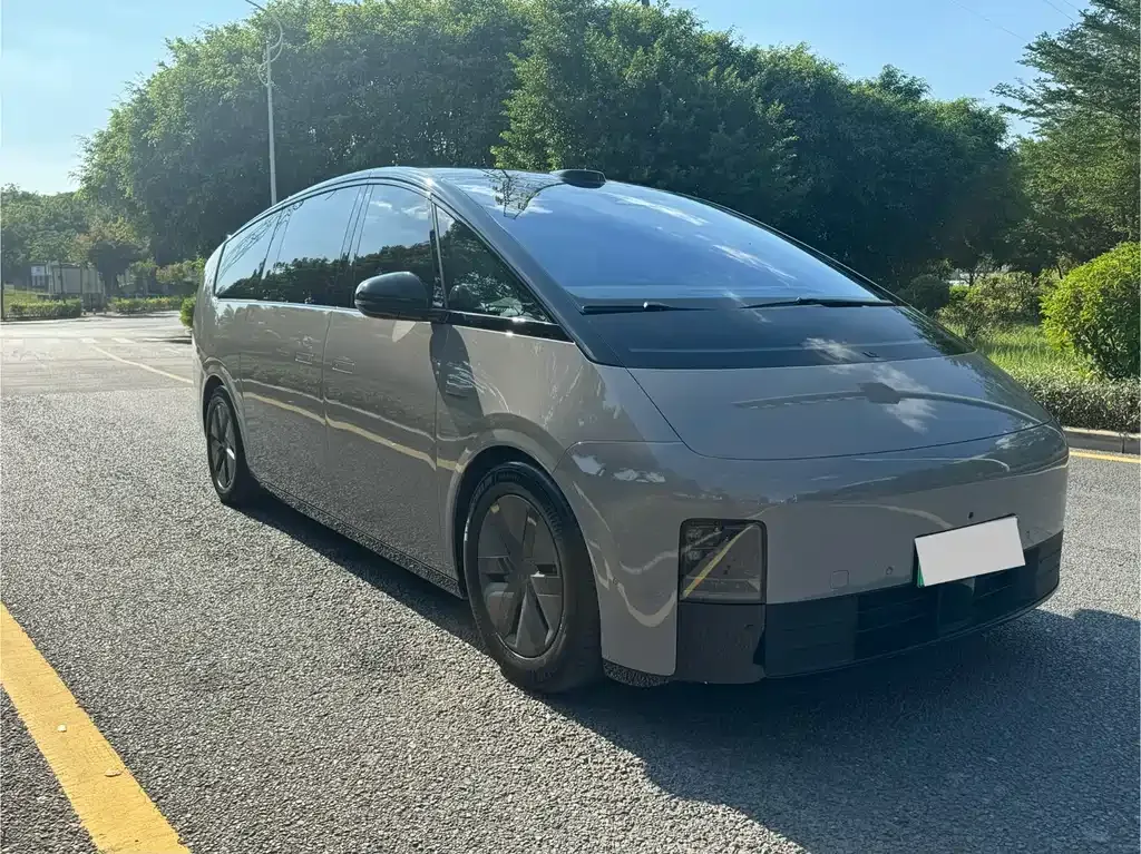 Li Auto MEGA — фото 3