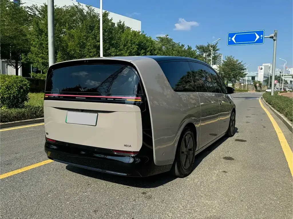 Li Auto MEGA — фото 7
