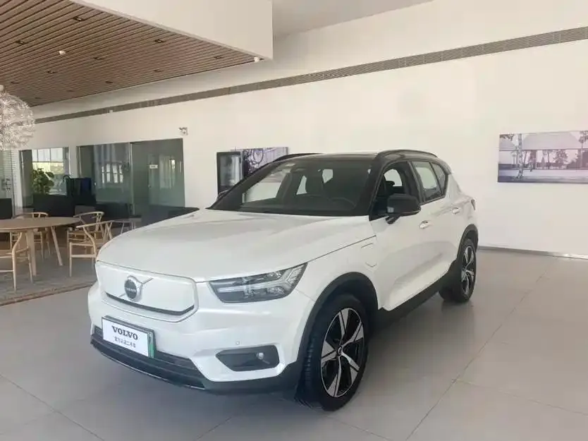 Volvo XC40 NEV — фото 1