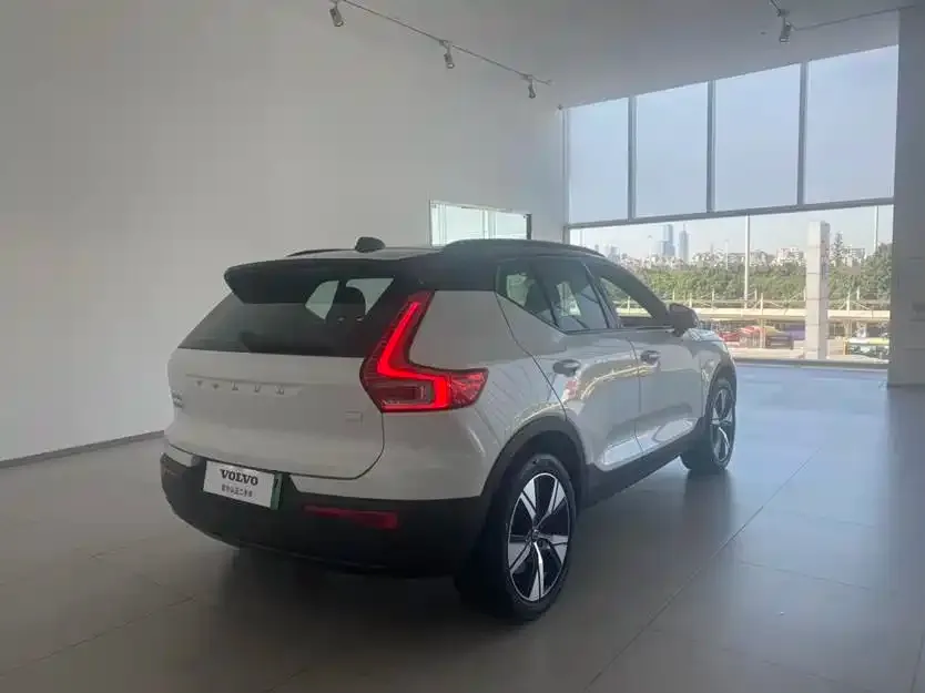 Volvo XC40 NEV — фото 7
