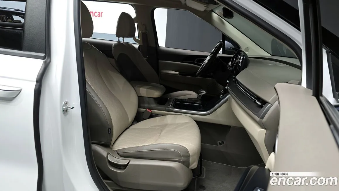 Kia Carnival — фото 10